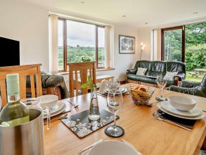 2 Bed in Gower 40481