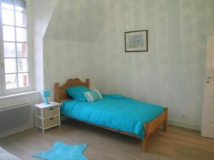 Maisons de vacances Spacieux gite pres d'un chateau avec parc, 4 chambres, 2 sdb, Wifi, et animaux acceptes. - FR-1-489-215 : photos des chambres