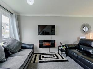 2 Bed in Freshwater East FB211