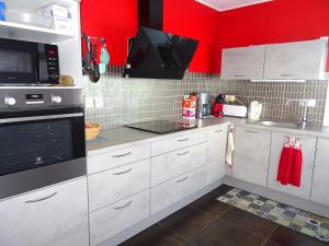 Maisons de vacances Maison de vacances avec jardin aux Sables d'Olonne, proche plage et centre-ville - FR-1-92-890 : photos des chambres