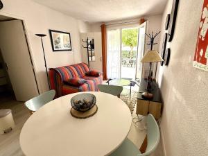 AGREABLE APPARTEMENT REFAIT A NEUF DANS UNE RESIDENCE DE VACANCES - FR-1-92-946