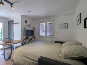 Maisons de vacances Charmante maisonnette renovee au bord de la Loire pour une escapade a deux - FR-1-582-536 : photos des chambres