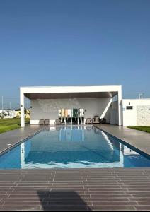 Elegante casa a minutos de Centro comercial