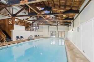 Mountainside Condo J201