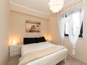 Sea-View Holiday Home, Ravni