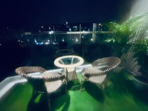 The Glammy Premium Flat for Family Couples & Solo