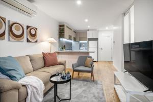 F1 Grand Prix Melbourne CBD 2 Bedroom Apartment with Pool Gym and City Views