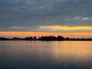 Hausboot KOMET Luxus und Natur pur max 5 Pers