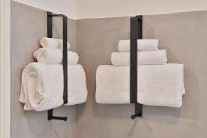 Lovely Spacious 3 Room Apt in City Center Sleeps 6