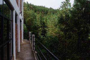Find Your Perfect Mountain Retreat at House Earth