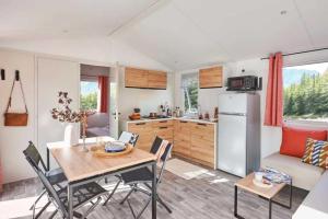 Campings Camping 4 etoiles - Piscine - ccbbiai : photos des chambres