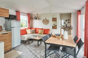 Campings Camping 4 etoiles - Piscine - ccbbiai : Mobile Home 2 Chambres