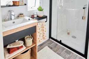 Campings Camping 4 etoiles - Piscine - ccbbiai : photos des chambres