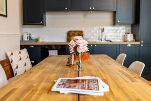 Pass the Keys Stylish Retreat In Heart Of Ramsgate- FREE Parking