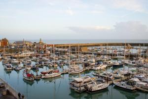 Pass the Keys Stylish Retreat In Heart Of Ramsgate- FREE Parking