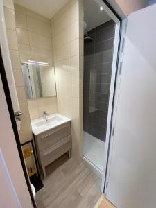 Appartements Logement Neuf Cosy avec Espaces Communs Premium 01 : photos des chambres