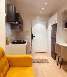 Neon Vimannagar studio near Pune Airport Symbiosis College 5 min walk