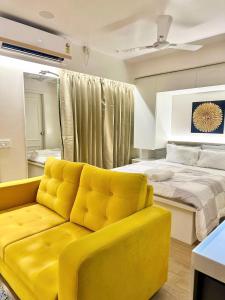 Neon Vimannagar studio near Pune Airport Symbiosis College 5 min walk