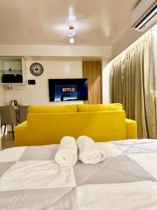 Neon Vimannagar studio near Pune Airport Symbiosis College 5 min walk