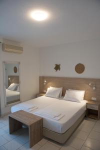 Triple Room with Garden View room in Hotel Milies