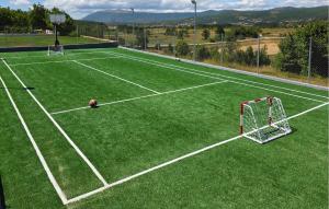 4 Bedroom Nice Home In Gornji Vinjani