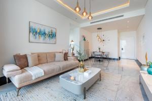 Spacious Balcony with Private Jacuzzi and Stunning Views, Easy Public Transport Access, Terraces Marasi Drive, Business Bay by Deluxe Holiday Homes