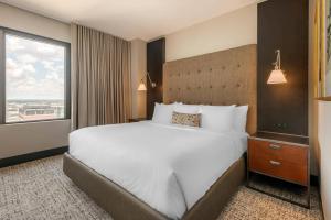 King Room - Mobility Accessible/Non-Smoking room in Cambria Hotel Houston Downtown Convention Center