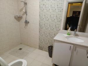 executive fully furnished apartments with luxurious facilities which features a breathtaking city views and close proximity to major shopping malls thus offering a high end lifestyle