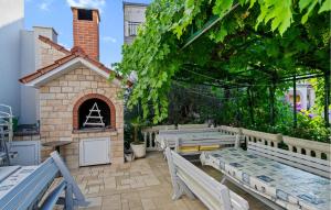 Gorgeous Apartment In Zaboric-Brodarica With Wifi