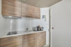 Modern Studio Montaigne Champs Elysees