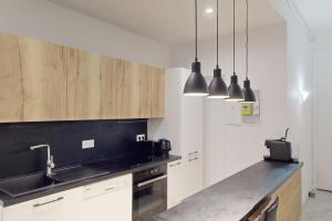 Bright air-conditioned flat in the city centre