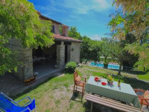 Farmhouse in Apecchio with Swimming Pool, Terrace, Garden