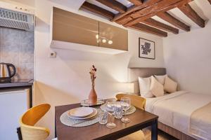 Elegant Studio Center of Paris