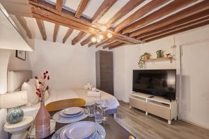 Elegant Studio Center of Paris