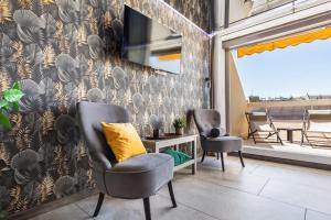 Helioamour Renovated apartment with terrace in Héliopolis Naturist Village
