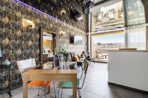 Helioamour Renovated apartment with terrace in Héliopolis Naturist Village