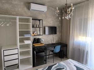 Maris double bedroom