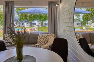 Lumi Resort Domki letniskowe z podgrzewanym basenem