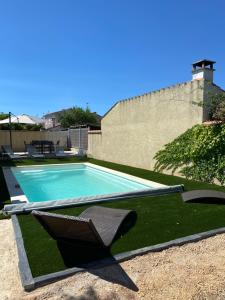 Maisons de vacances Maison avec piscine et jardin : photos des chambres