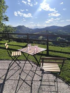 Hiška pod krošnjami 