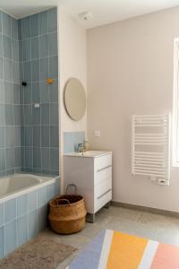 Appartements Plages a 50m - Spacieux appartement T4 - 8 couchages - residence premium au calme - nature, village et port a pieds : photos des chambres