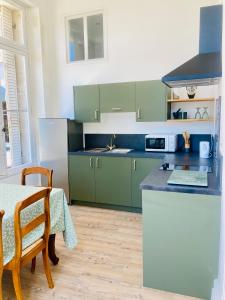 B&B / Chambres d'hotes Chateau de Puycharnaud : photos des chambres