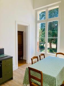B&B / Chambres d'hotes Chateau de Puycharnaud : photos des chambres