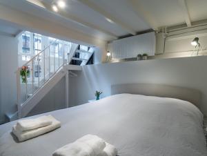 Luxury Flower Market Apartment