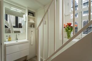 Luxury Flower Market Apartment