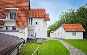 Lovely Home In Kapela