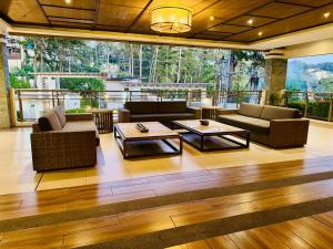 DMCI Bristle Ridge Condominium Unit 404 2bedrooms 5guests