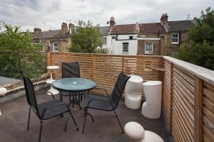 Queens park Maida Vale 3 bed modern Family Appartment with balcony!