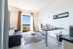 GRAND PALAIS - Beautiful top floor studio - Sea front with AC