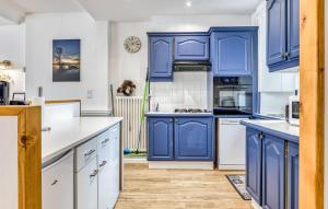 2 Bedroom Gorgeous Apartment In Carentan